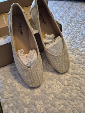 Dr. Scholl's Women's Light Beige Metallic Perforated Slip-On Flats